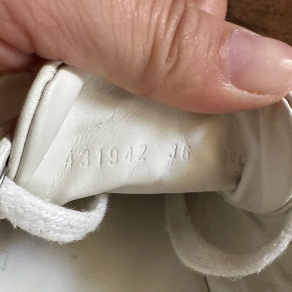 Gucci White Leather Sneakers with Red‎ Accent